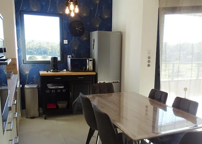 Apartamento For 4 Ou 6 People In The Heart Of Porto-vecchio